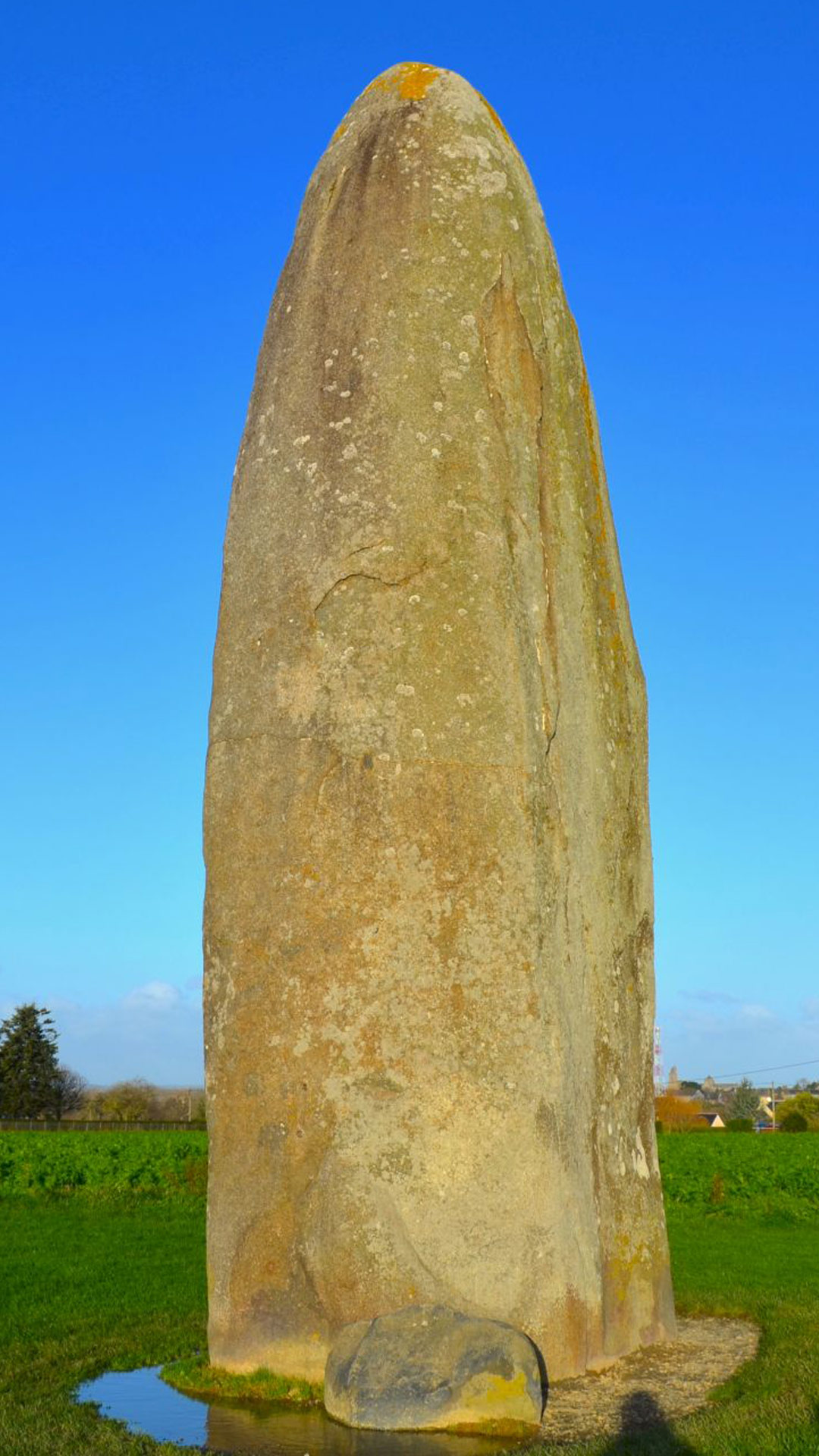 Menhir Le Champ Dolen, Dol de Bretagne