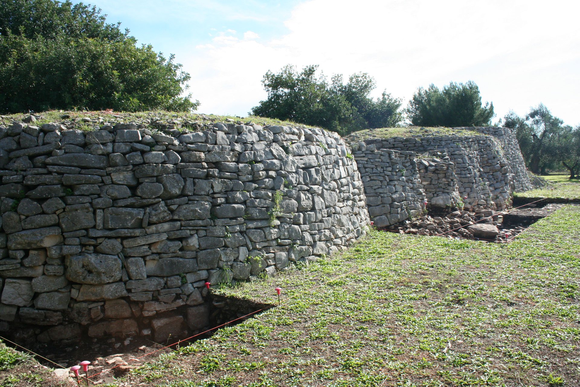 Dolmen San Silvestro, vista da Nord, saggi di scavo 2016.